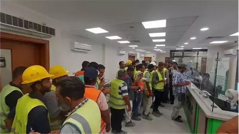 وزير العمل يعلن.. صرف منحة العمالة غير المنتظمة خلال أيام