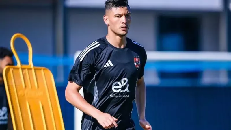 الأهلي يفتح الباب أمام رحيل أشرف داري.. وهذه الوجهة الأقرب للمدافع المغربي