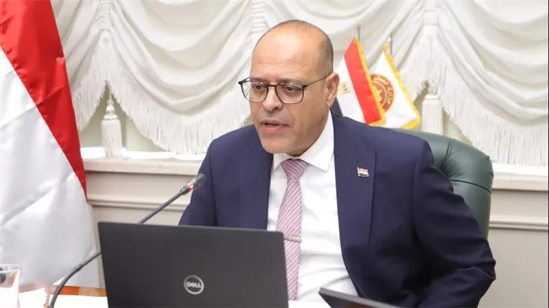 وزير العمل يعلن زيادة بدل التدريب إلى 25% للعاملين