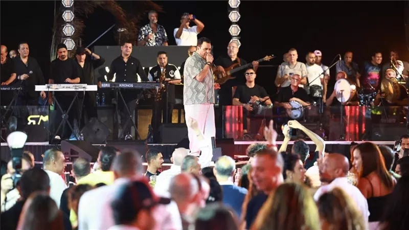محمد فؤاد يتألق في الساحل الشمالي بحفل جماهيري استثنائي