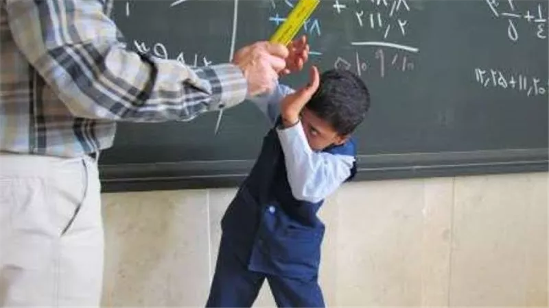 هل يجوز ضرب التلاميذ في المدارس؟.. الإفتاء توضح الحكم الشرعي