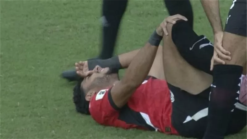تفاصيل إصابة عمر مرموش امام بوركينا فاسو.. قلق كبير قبل ديربي مانشستر