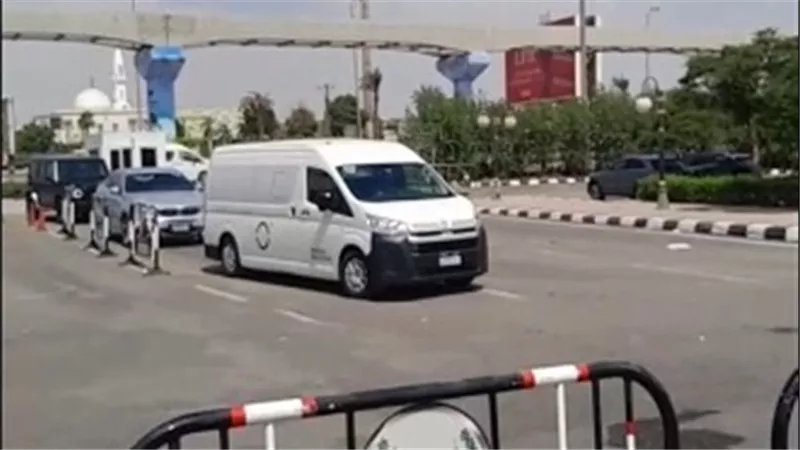 وصول جثمان المطرب عمرو ستين إلى مسجد الشرطة بالشيخ زايد