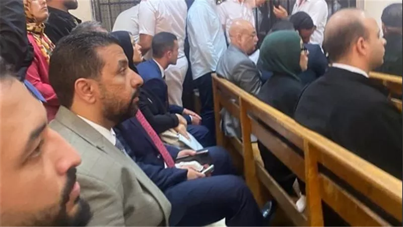 «أي حد فيكم يتكلم».. خلاف بين محامي سارة خليفة أمام المحكمة 