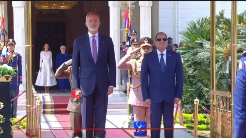 الرئيس السيسي وقرينته يستقبلان ملك إسبانيا وزوجته 