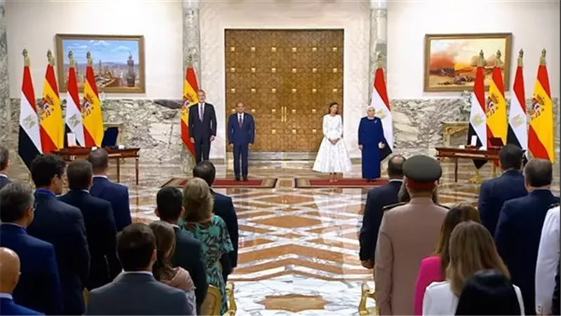 الرئيس السيسي يتسلم قلادة إيزابيل لاكاتوليكيا الملكية