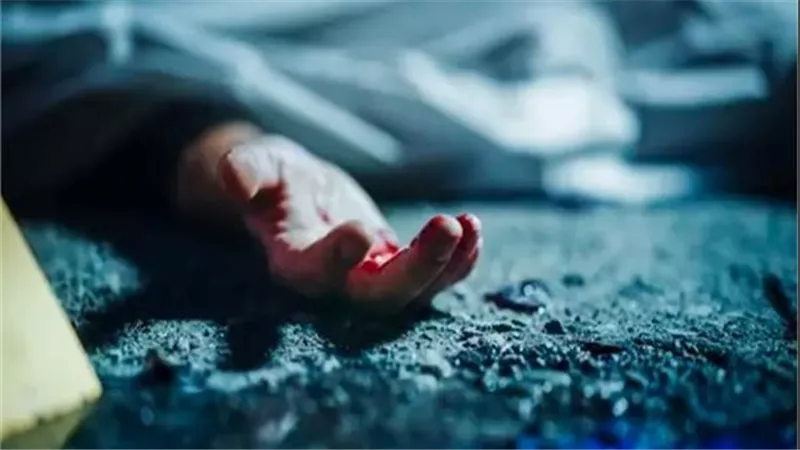 جريمة مروعة.. شاب يلقى مصرعه لمحاولته فض مشاجرة جيرانه