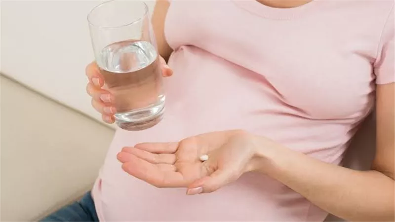 جمال شعبان يحذر: مسكن شائع للحامل يسبب «التوحد»