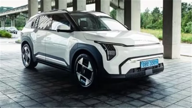 إطلالة أولى لسيارة «كيا EV3 GT» الكهربائية