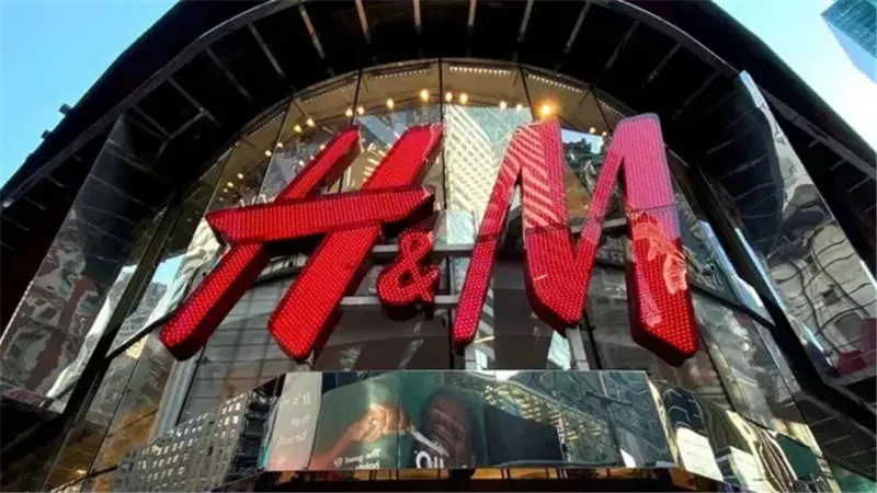 القبض على موظف بـH&M تحرش بسيدة خليجية بالمول