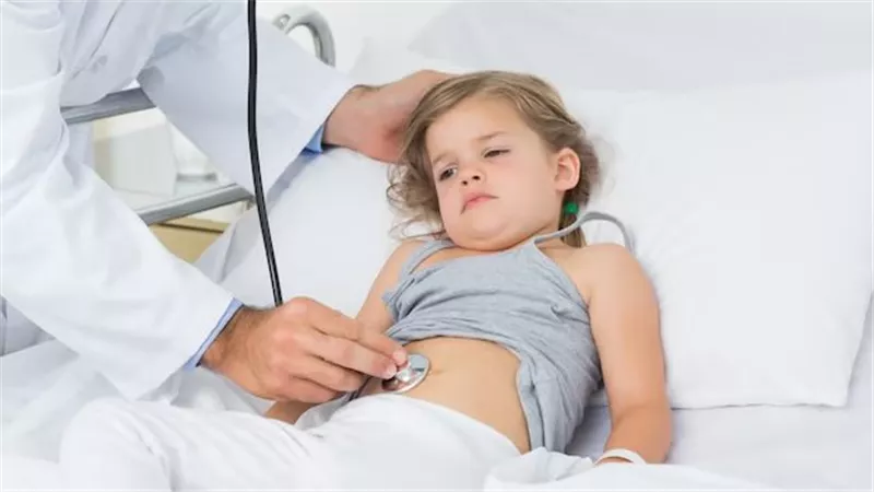 كيف تكتشف إصابة طفلك بالديدان المعوية وتمنع العدوى