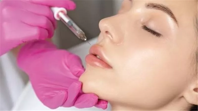 طبيب يحذر .. «عمليات التجميل الوهمية» تسبب فقدان البصر