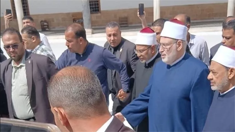 الإمام الأكبر يصل الأزهر لتوديع الدكتور أحمد عمر هاشم