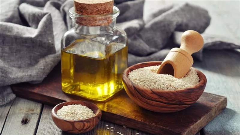 من الجلد إلى القلب.. أسرار «زيت السمسم» المذهلة 
