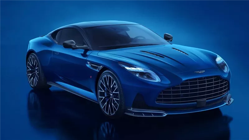 «أستون مارتن» تكشف عن سيارتها DB12 S الجديدة