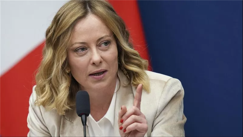 فاتنة أوروبا «ميلوني» تسرق الأضواء .. والجميع يغازلها