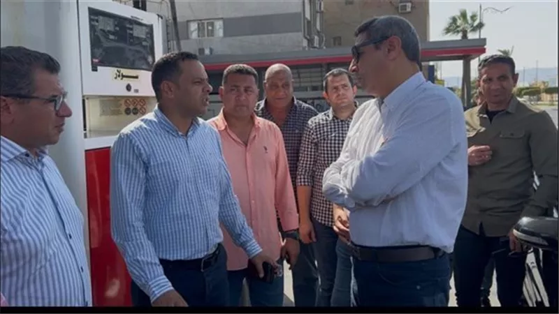 جولة مفاجئة لمحافظ السويس لضبط أسعار الأجرة بعد الزيادة