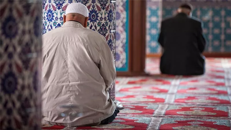 حكم الصلاة بعد العملية الجراحية «دون اغتسال»