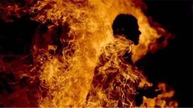 حريق مأساوي ينهي حياة رب أسرة ويصيب زوجته وأبناءه بالفيوم