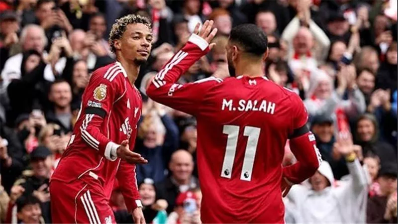 صلاح أساسياً في تشكيل ليفربول أمام مانشستر يونايتد الليلة