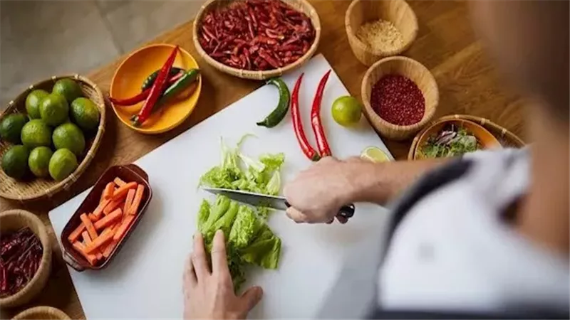 انتبه.. 3 أطعمة تضر معدتك عند تناولها صباحا 