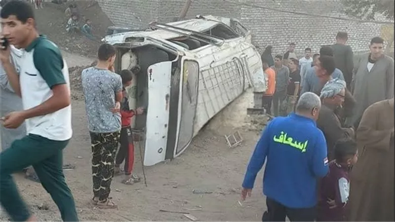 حادث انقلاب ميكروباص ببني سويف يسفر عن وفاة وإصابة شابين