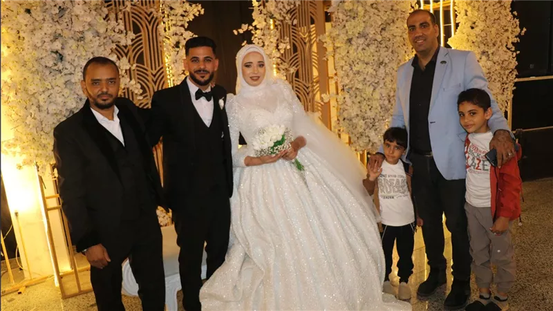 الحاج جمعة الشافعي يقدم أرق التهاني للأستاذ عبد جاد بزفاف شقيق زوجته متمنياً لهما حياة سعيدة