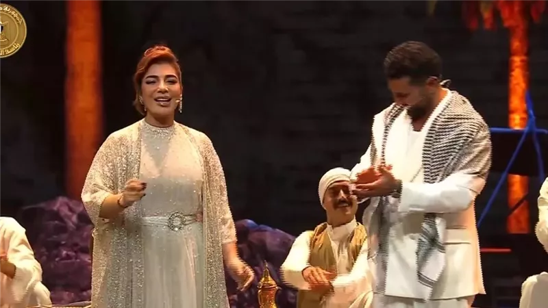 «وطن السلام» في حضرة السيسي.. أصالة وأحمد سعد يتألقان
