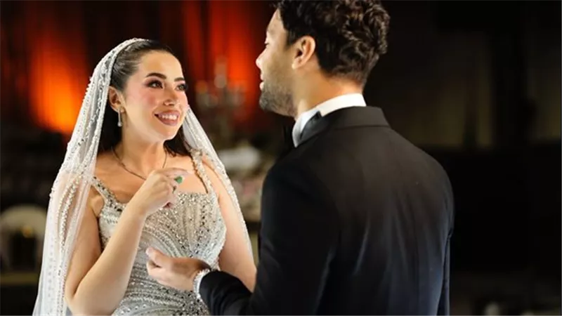 ديو رومانسي يجمع أحمد جمال وفرح الموجي بزفافهما