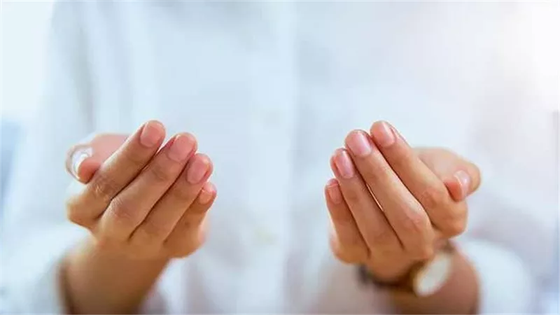 ثماني كلمات تجلب لك الحسنات وتتسابق الملائكة لكتابتها
