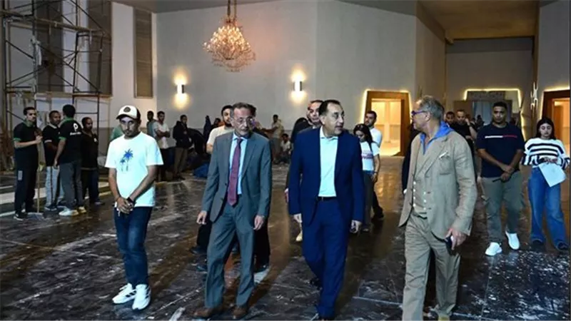 قبل الافتتاح المرتقب.. جولة ليلية لرئيس الوزراء بالمتحف المصري