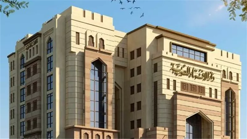 حكم تصدق الزوجة من مال الزوج.. الإفتاء تجيب