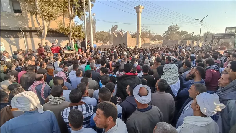 «قضاء واحد جمعهم».. تشييع أم وابنتها في جنازة مؤثرة بالمنوفية