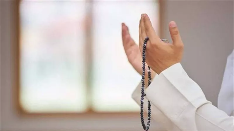 فضل الصلاة على النبي يوم الجمعة وفضل الفجر