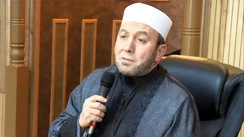 الشيخ جبريل يفجر مفاجأة عن والد الفنان محمد رمضان