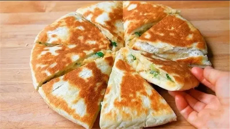 طريقة عمل فطيرة البطاطس بالدجاج والجبن خطوة بخطوة
