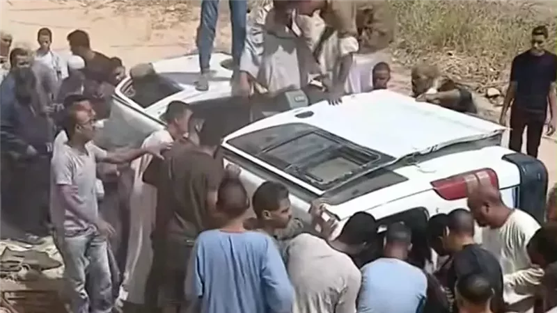 حادث مروع بقنا.. «15 مصاباً» إثر انقلاب سيارة ميكروباص