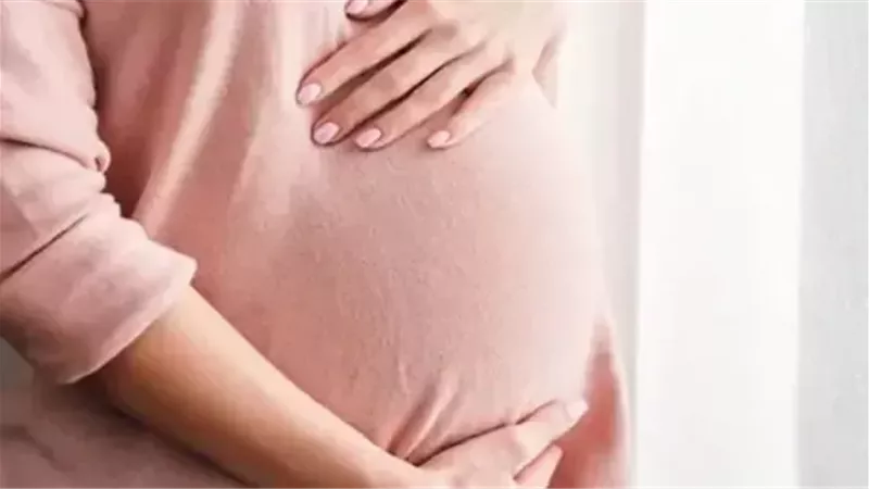 أيام الحمل والرضاعة.. أمين الفتوى يوضح حكم القضاء والكفارة