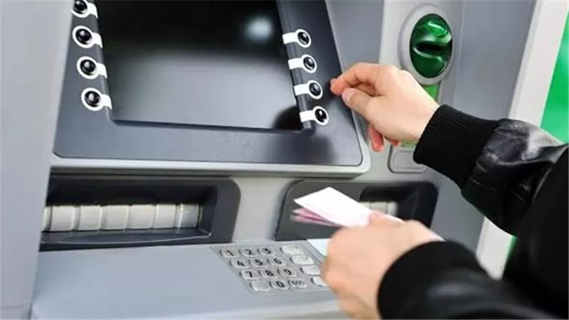 خطوات سهلة لاسترجاع الفيزا بعد سحبها من الـATM