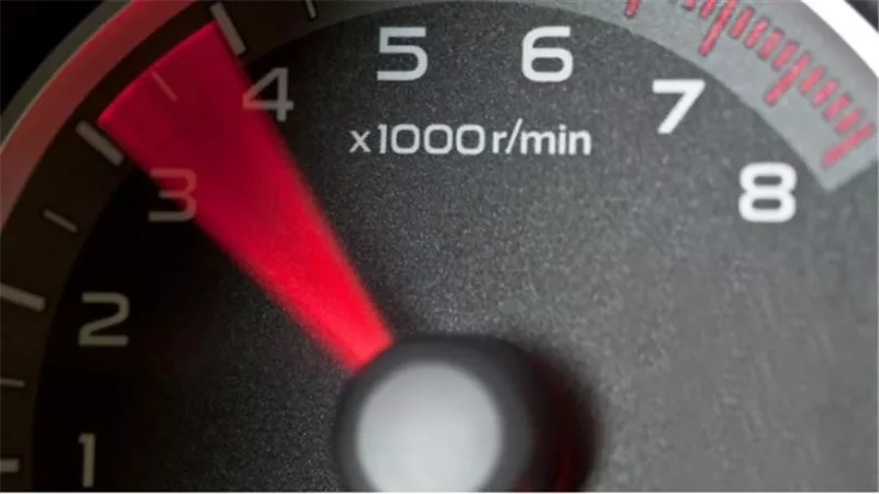 أسباب تذبذب عداد RPM وأثره على استقرار المحرك