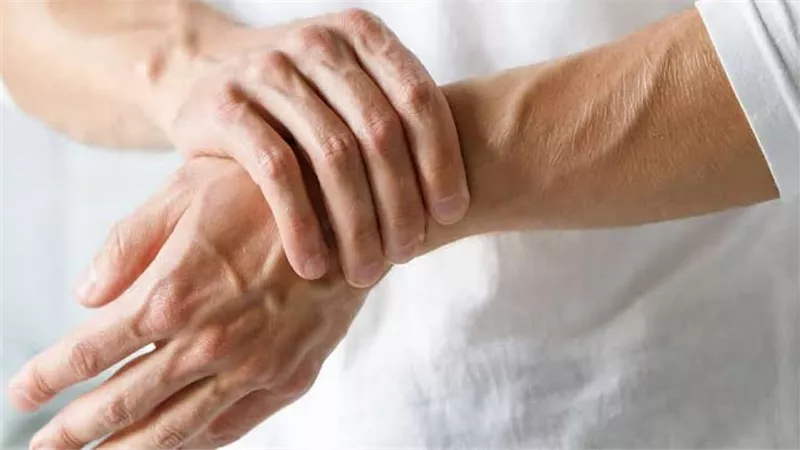 من هم الأكثر عرضة فعليًّا لالتهاب المفاصل الروماتويدي؟