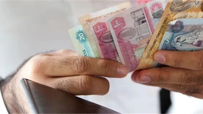 هل المبلغ المدخر في البنك عليه زكاة أم لا