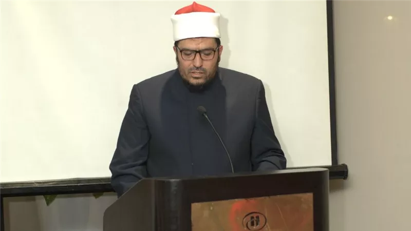 العلماء يناقشون الأمية الدينية والهوية الرقمية واضطراب تحديد الجنس