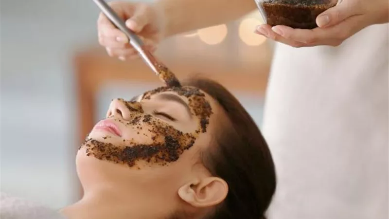 4 وصفات طبيعية بالقهوة لحل مشاكل البشرة بالكامل