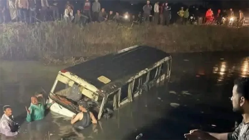 إصابة 3 أشخاص بينهم رضيع بحادث انقلاب بالدقهلية