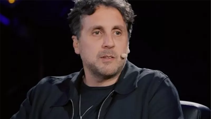 والدتي هي سر أخلاقي.. هشام ماجد يفتح قلبه لـ«Sold Out»