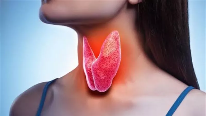 أعراض اضطراب الغدة الدرقية وطرق علاجها الطبيعية