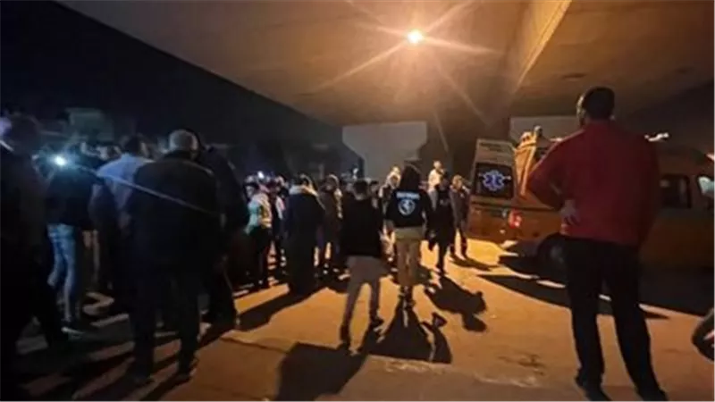 «نهاية مأساوية لرحلة صداقة».. مصرع شابين في حادث مروع بقنا