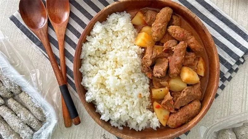 «أسرار المطبخ الشرقي».. طريقة تحضير كفتة الأرز والبطاطس
