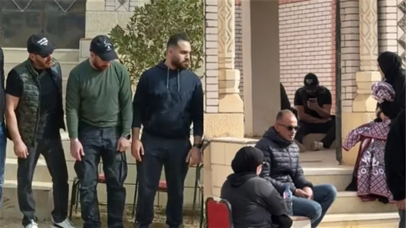 أحمد السقا يساند نضال الشافعي في جنازة والدته